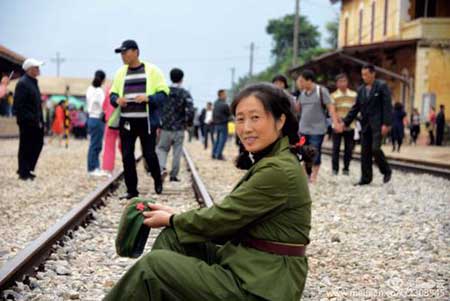 芳華已逝下一句